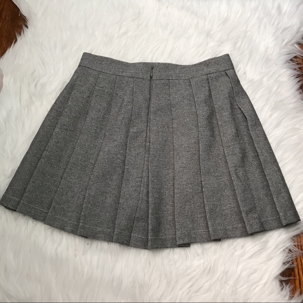 SOLD - Grey pleated skirt - Picture 3 of 6